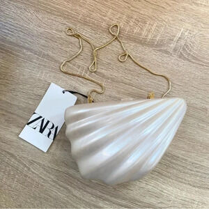 NWT Zara Pearl Box Bag Crossbody Clutch Gold Chain 6047/210